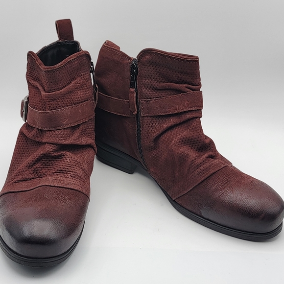Miz Mooz Wide Width Leather Ankle Boots w Buckle - Suzy EU 41W - US 10W #1603 - Picture 1 of 10